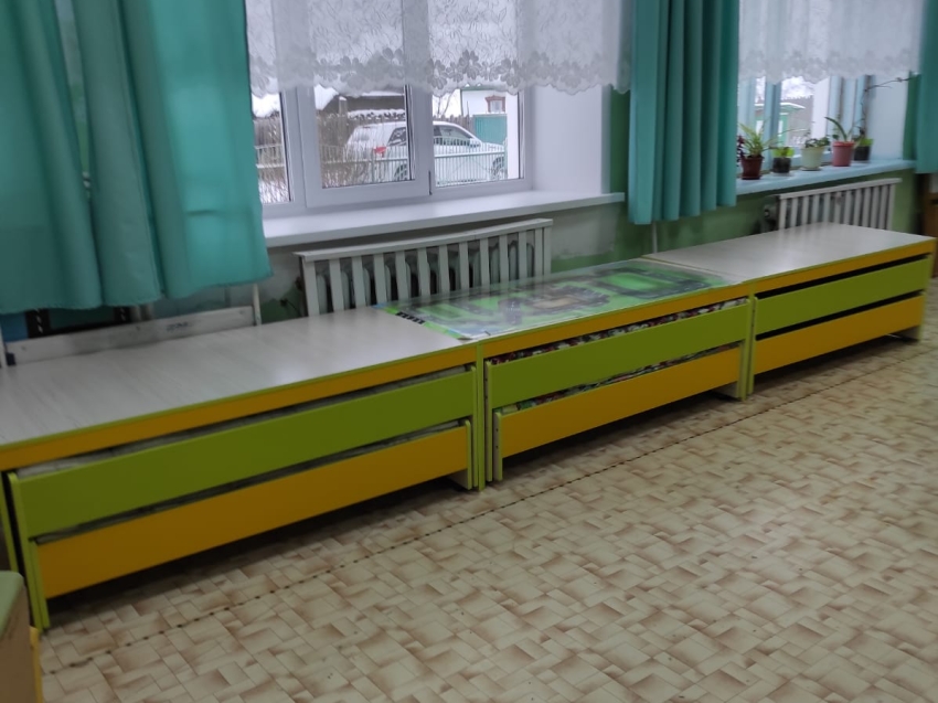 В Кокуйском детском саду старые раскладушки заменили современными кроватями