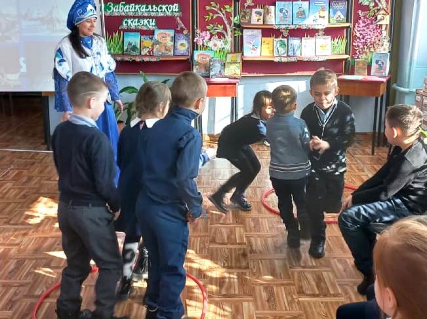 В Сретенской ЦДБ школьникам рассказывали «Сказки седого Байкала» в честь дня рождения Забайкальского края