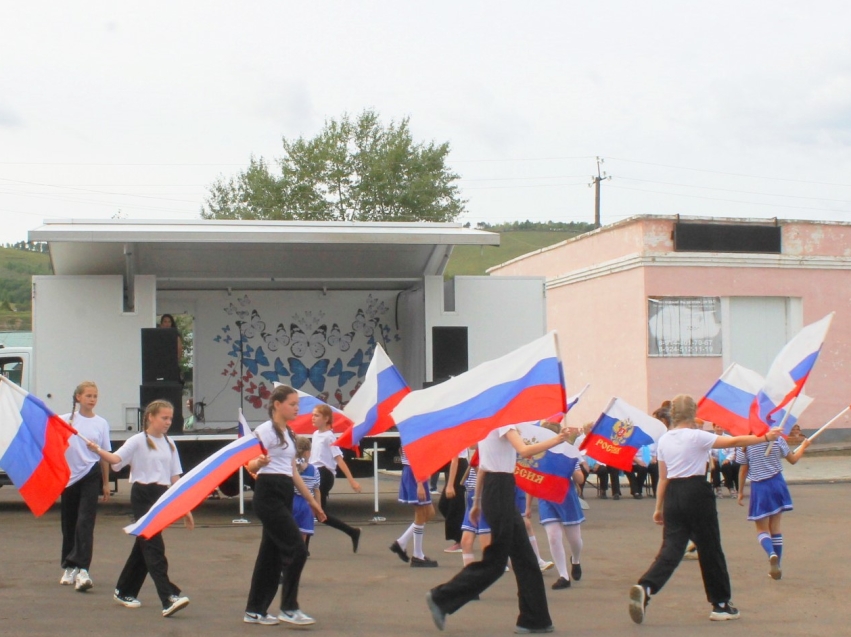 В Сретенске прошёл праздничный концерт в честь флага России