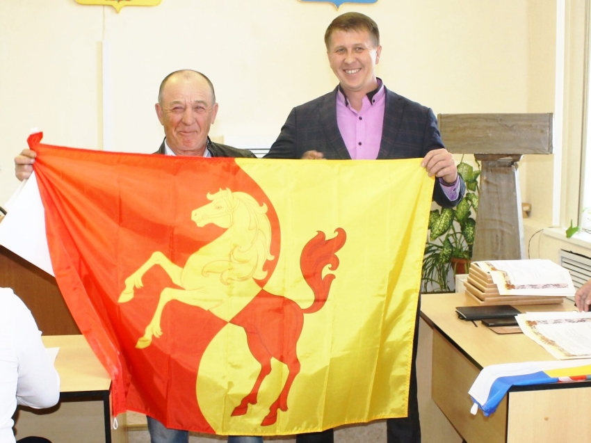 На гербе и флаге Чикичейского поселения появился конь