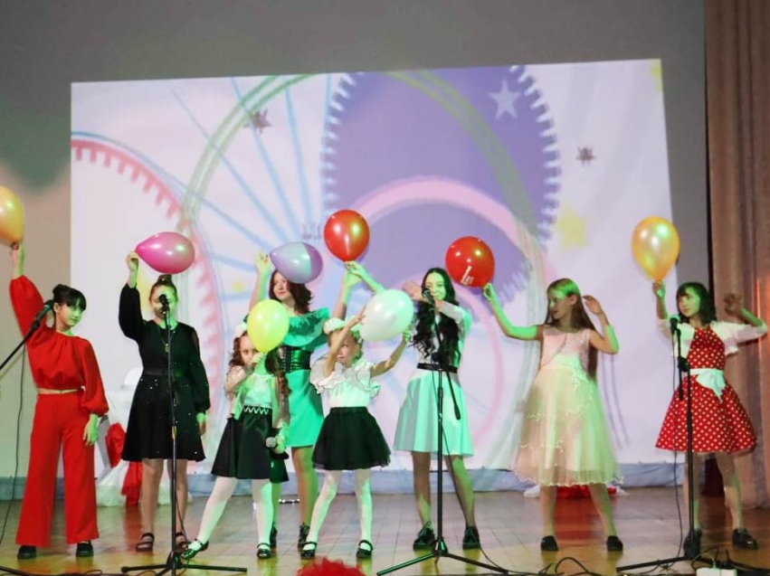 «Замок творчества»: в Сретенске прошёл отчётный концерт коллективов РДК