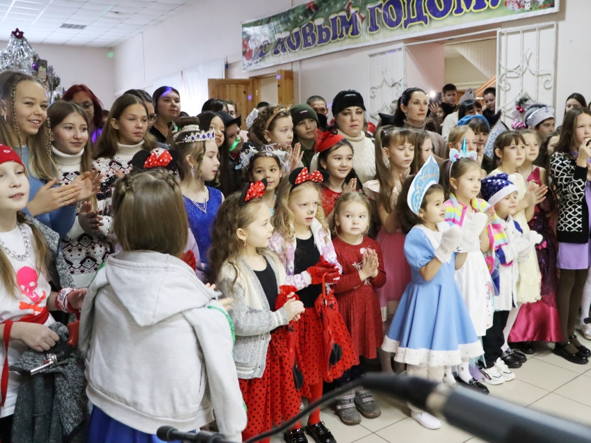 «Огни новогодней ёлки» зажглись для школьников Сретенского района