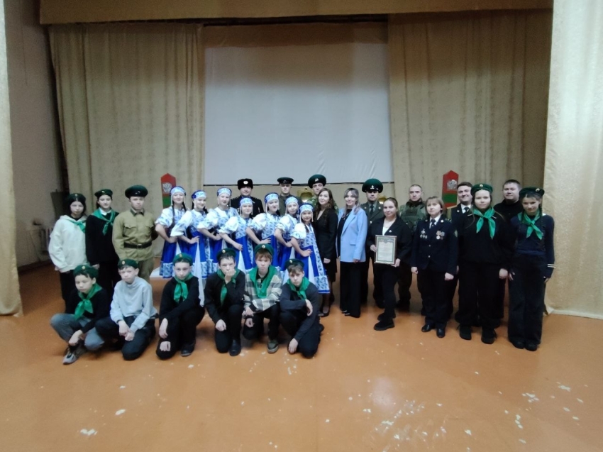 Юные танцоры ансамбля «Азарт» украсили торжество в честь 88-летия службы Пограничного управления ФСБ России в пгт. Кокуй