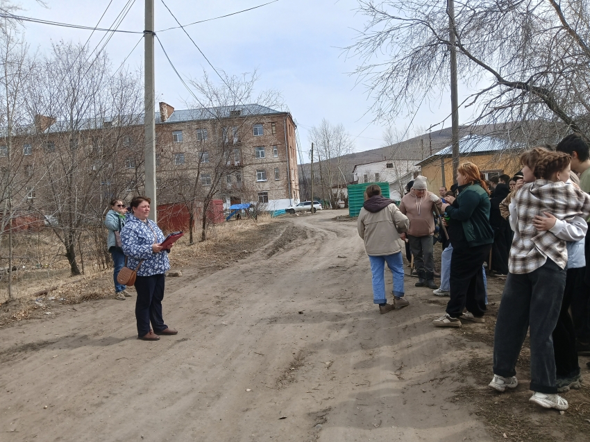  Экологическо-патриотический квест по уборке территории под названием «Дорогами войны»