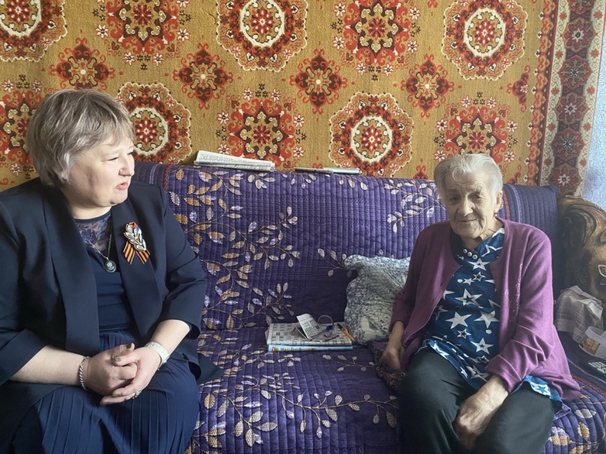 Свой 95-летний юбилей сегодня отмечает жительница Улёт, труженица тыла Дарья Михайловна Кривоносенко
