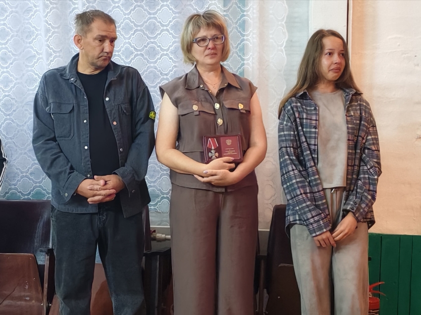 В Горекацане родителям погибшего в ходе спецоперации Данила Сергеевича Спиридонова вручили награду сына – орден Мужества