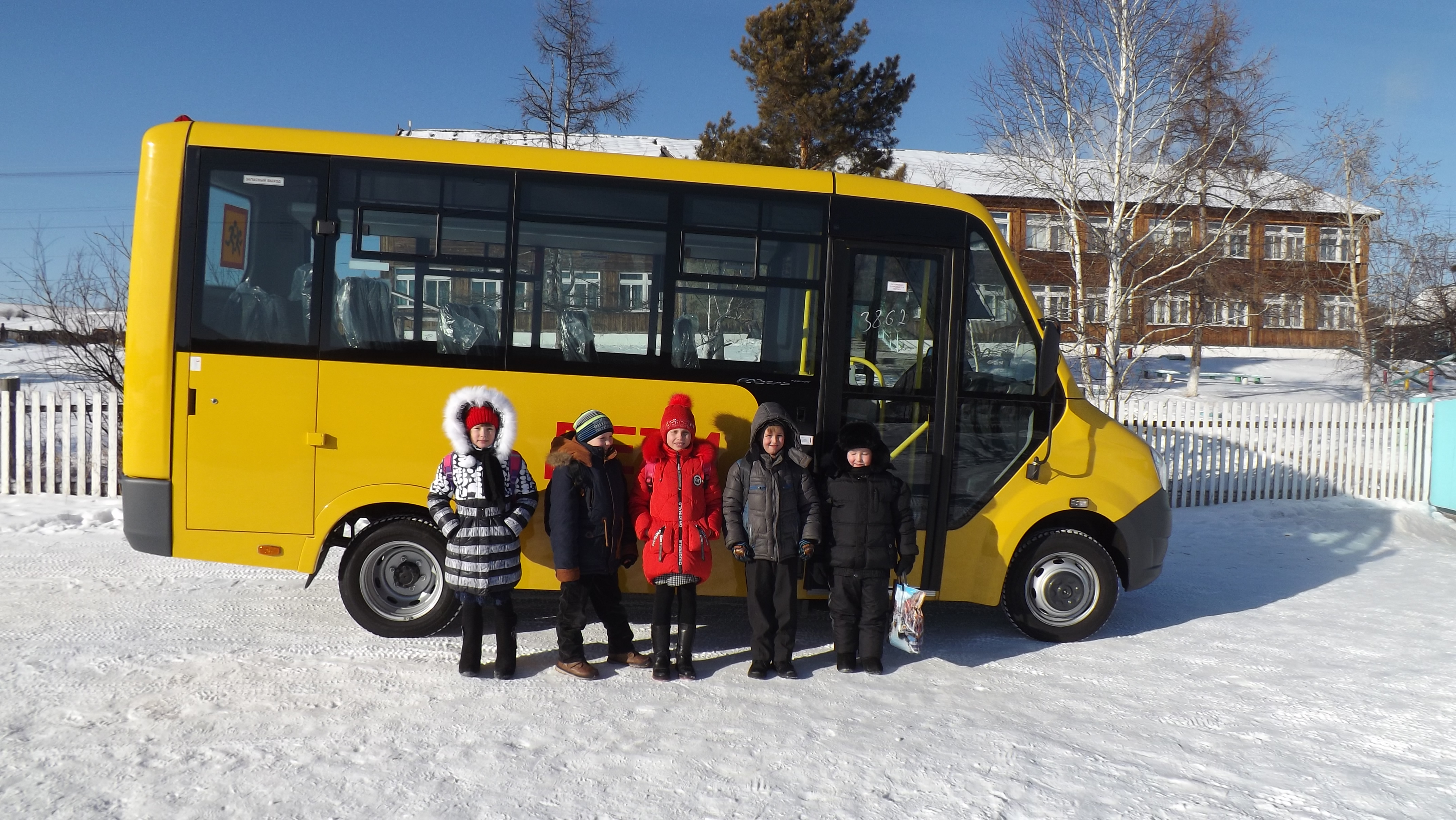 Автобусы дети новый. Школьный автобус. Школьные автобусы в России. Школьный автобус дети. Школьный автобус ПАЗ.