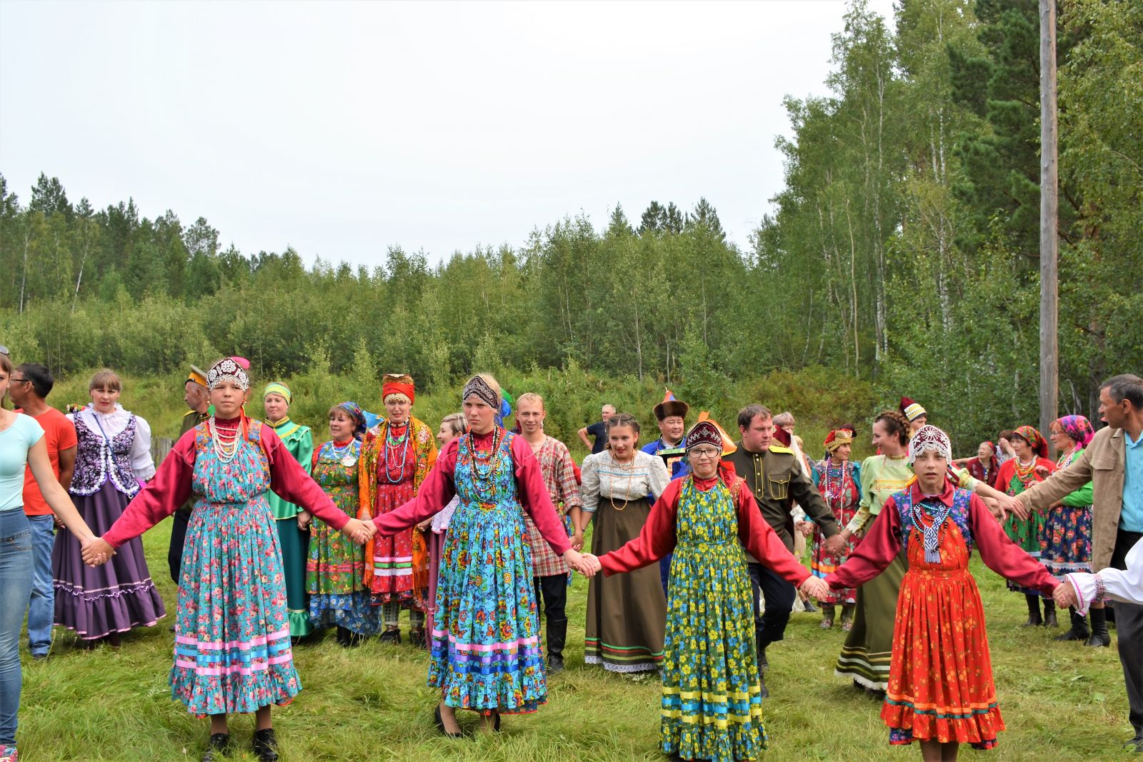 Семейская круговая красный чикой. Семейская круговая Забайкальский край. Красный Чикой Забайкальский край семейские. Семейские Забайкалья Чикой.