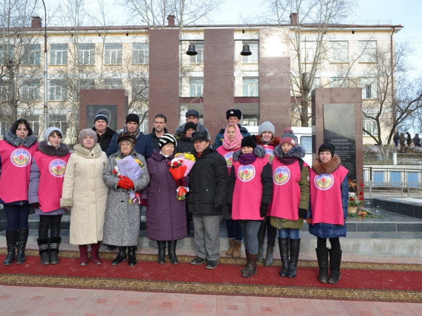 Погода в петровске забайкальском районе тарбагатай. Памятники г Петровск Забайкальский воинам афганцам. Памятник воинам интернационалистам Петровск-Забайкальский. Открытие памятной Стеллы в Петровске Забайкальском. Петровск-Забайкальский новости.