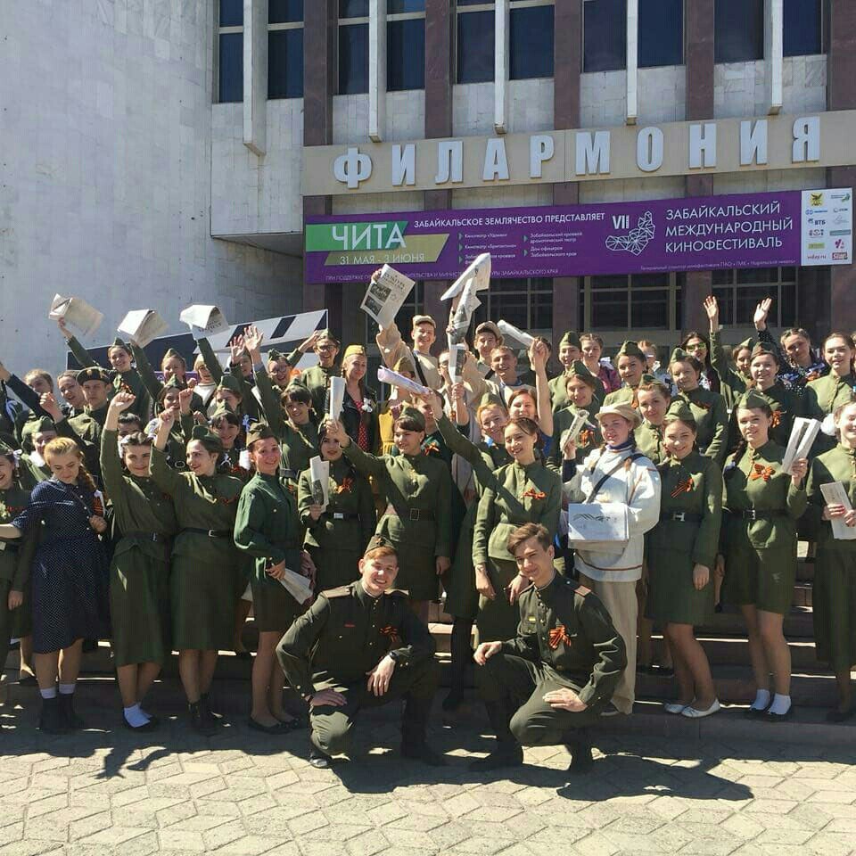 «Волонтеры Победы» примерили роль газетчиков 9 мая