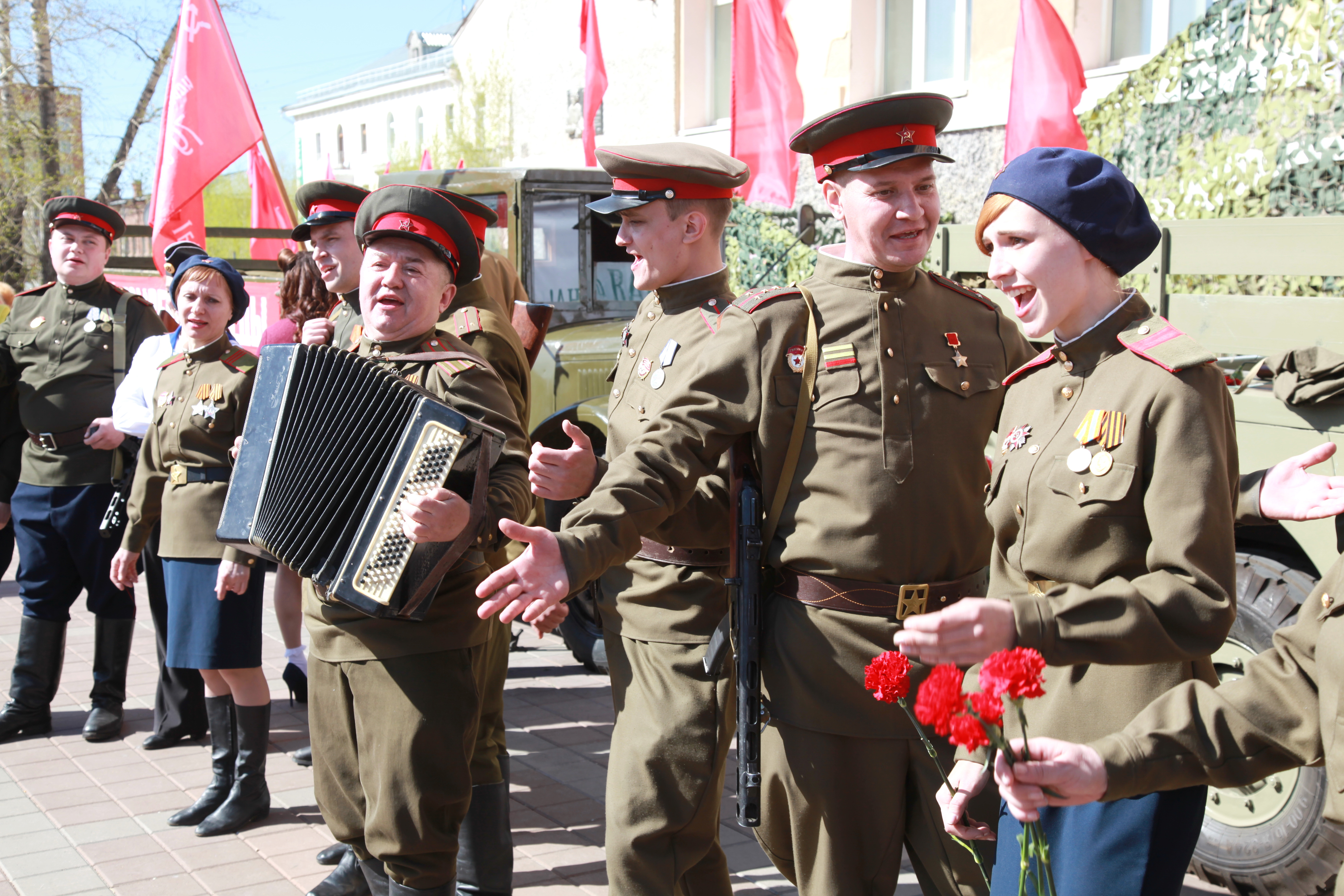 Видео праздника 9 мая. 75 Лет победе фото празднования. Празднование 75 лет Победы в Липецке. Празднование дня Победы оформление. 9 Мая годы службы.