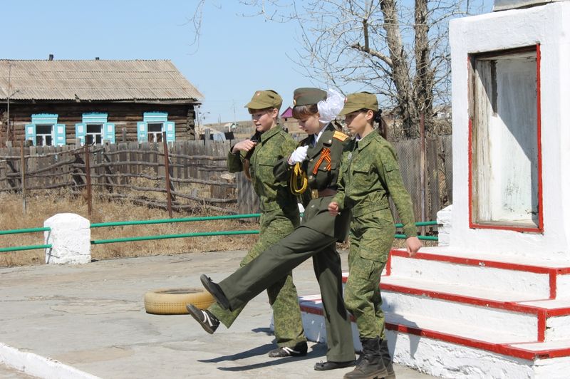 Погода знаменка забайкальский край нерчинский. Село Знаменка Забайкальский край. Почетный караул Забайкальского края. Караул школа.