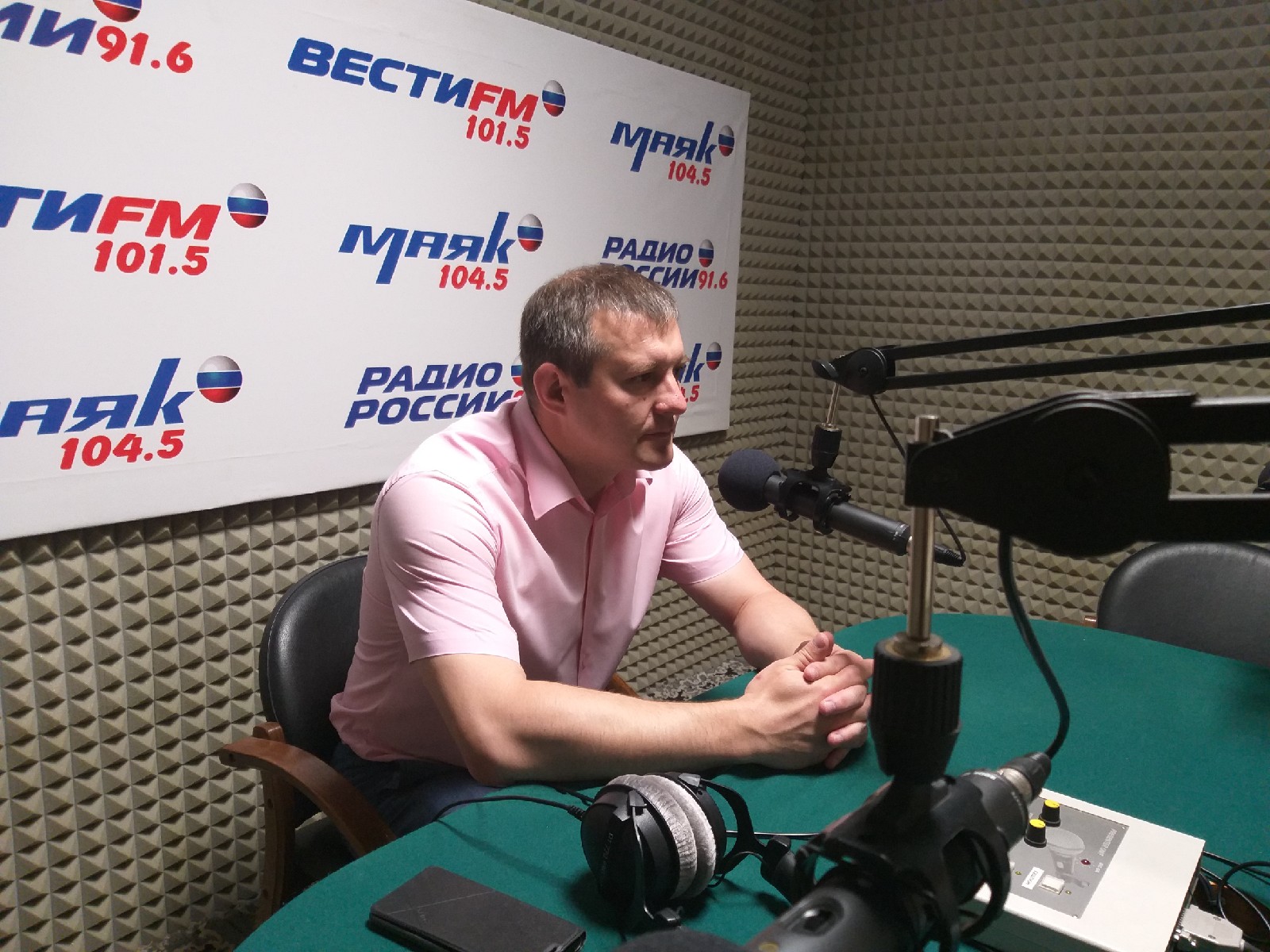 В студии радио «Маяк» Дмитрий Шлидт рассказал о переходе на цифровое телевещание