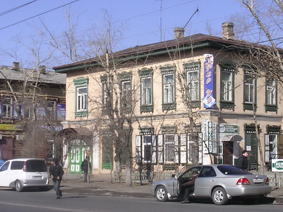 Жилой дом, расположенный по адресу: Ленина, 104, является объектом культурного наследия «Дом доходный Полутова Д.В.».