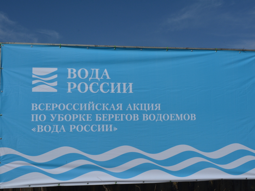 Более 30 кубов мусора собрали во время акции на озере Шакшинское