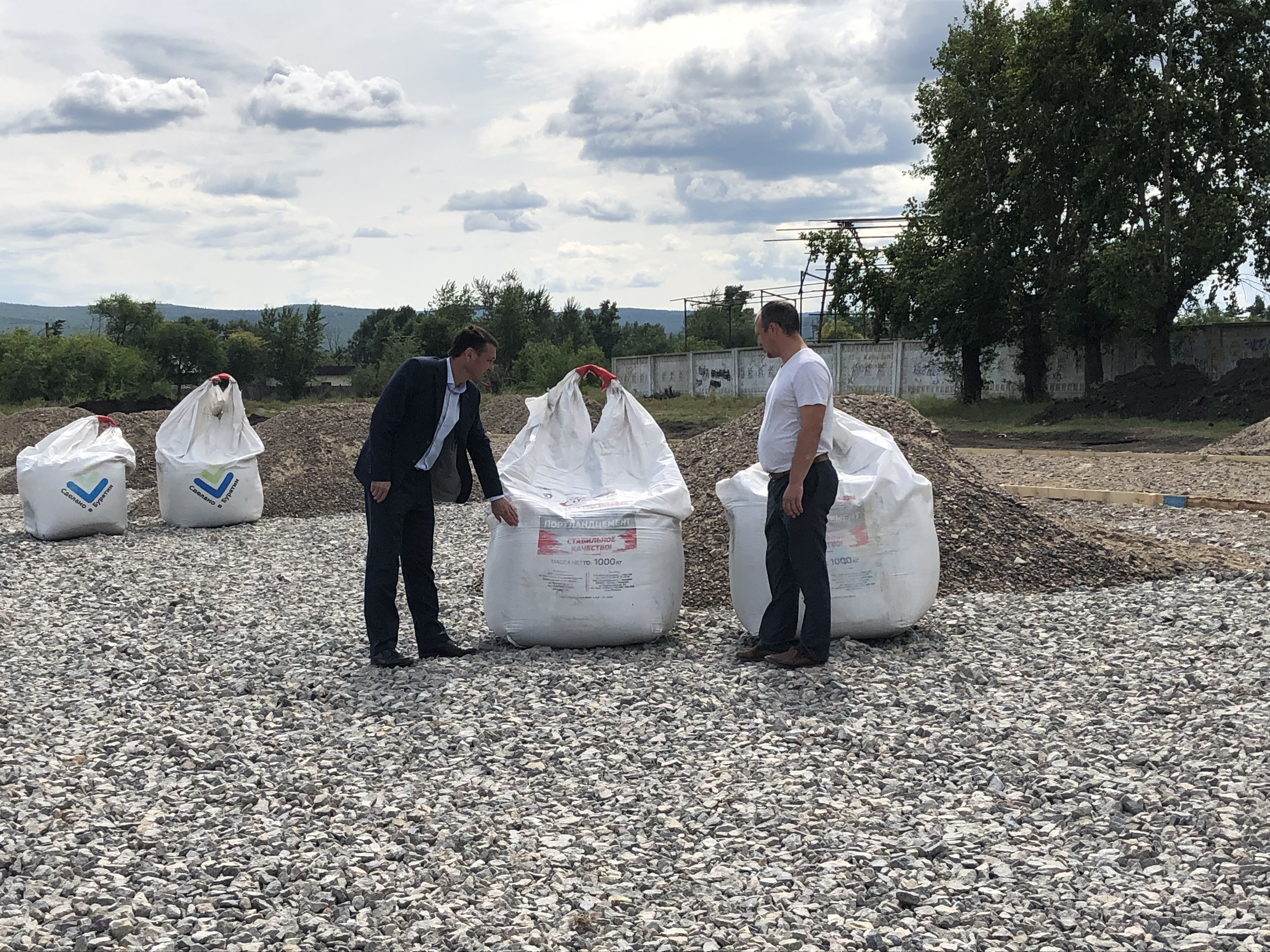 Подготовку основания под строительство ФОКОТа осмотрел Виталий Ломаев