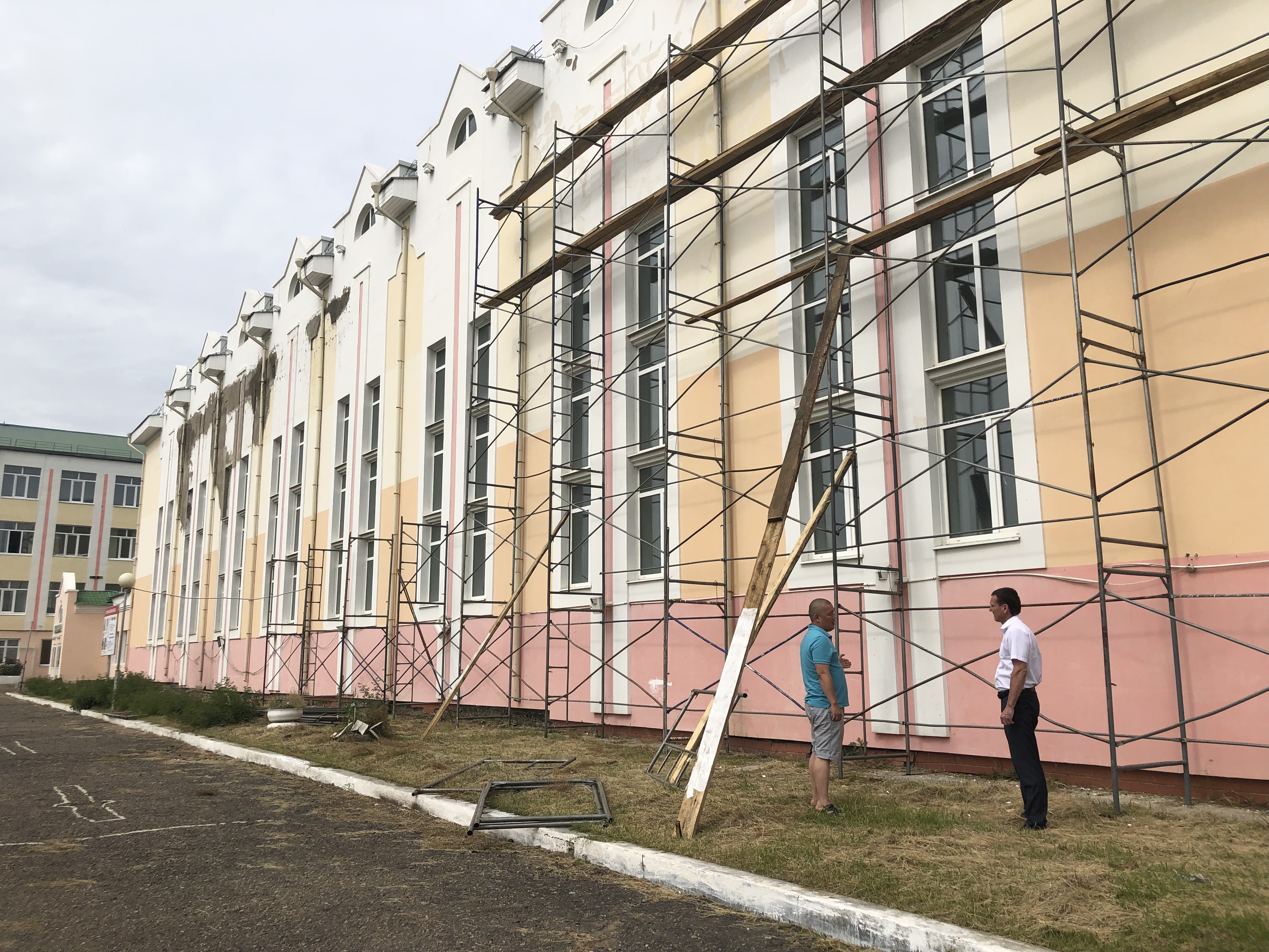Виталий Ломаев ход ремонтных работ в РЦСП по национальным видам спорта региона