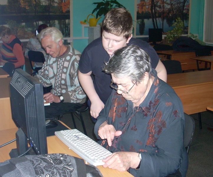 431 пожилой человек прошел обучение компьютерной грамотности