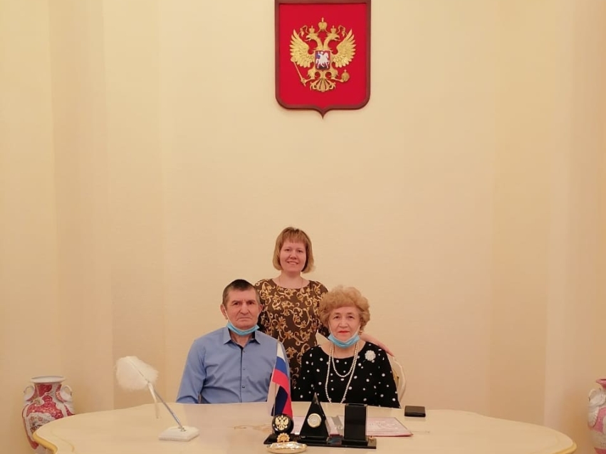 Золотые юбиляры из Краснокаменска: Самоуважение – основа брака