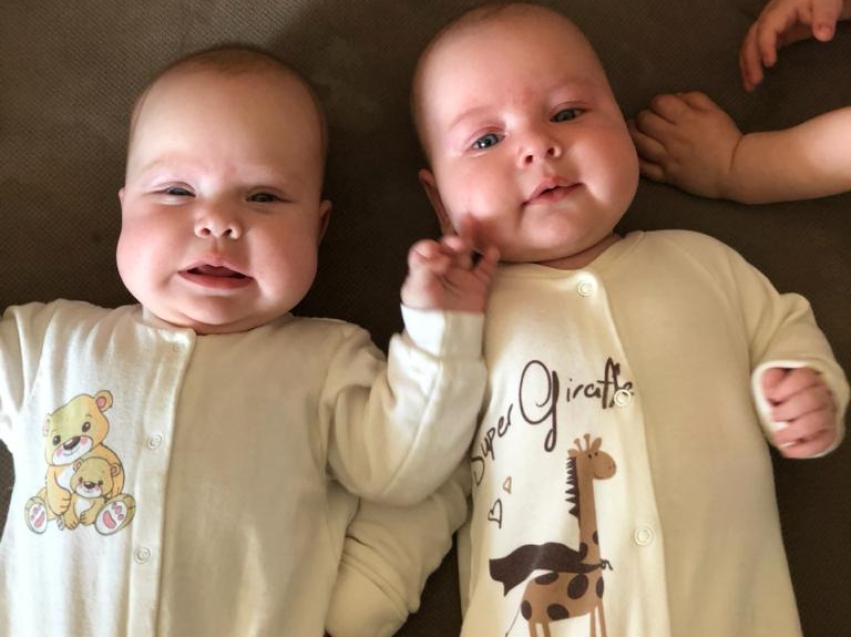 Двойное счастье: первые двойняшки родились в Акшинском районе с начала года