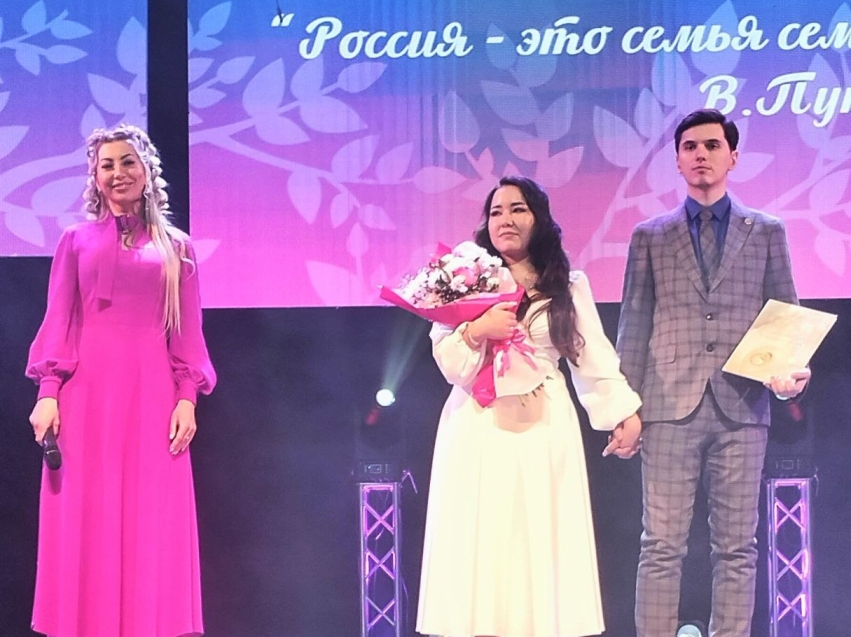 Долгожители брака и свадьба на сцене - в филармонии Забайкальского края прошло открытие Года семьи 